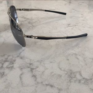 Oakley men’s plaintiff sunglasses